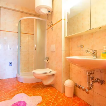 4 Palme A Apartment Funtana